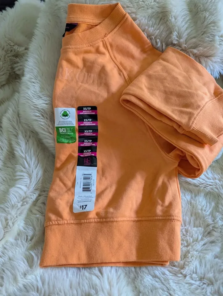 🆕No Boundaries Cropped Peach Sweatshirt – XS NWT | Soft Blend🆕 image indicator(4)