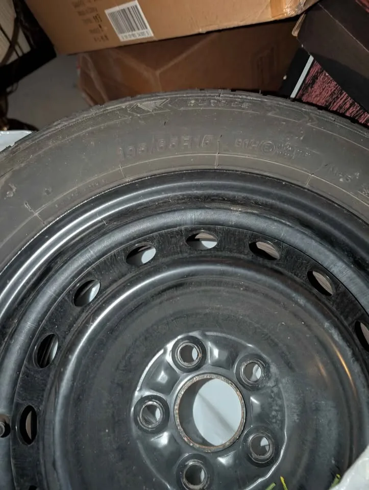4 Winter tires with Rims image indicator(2)