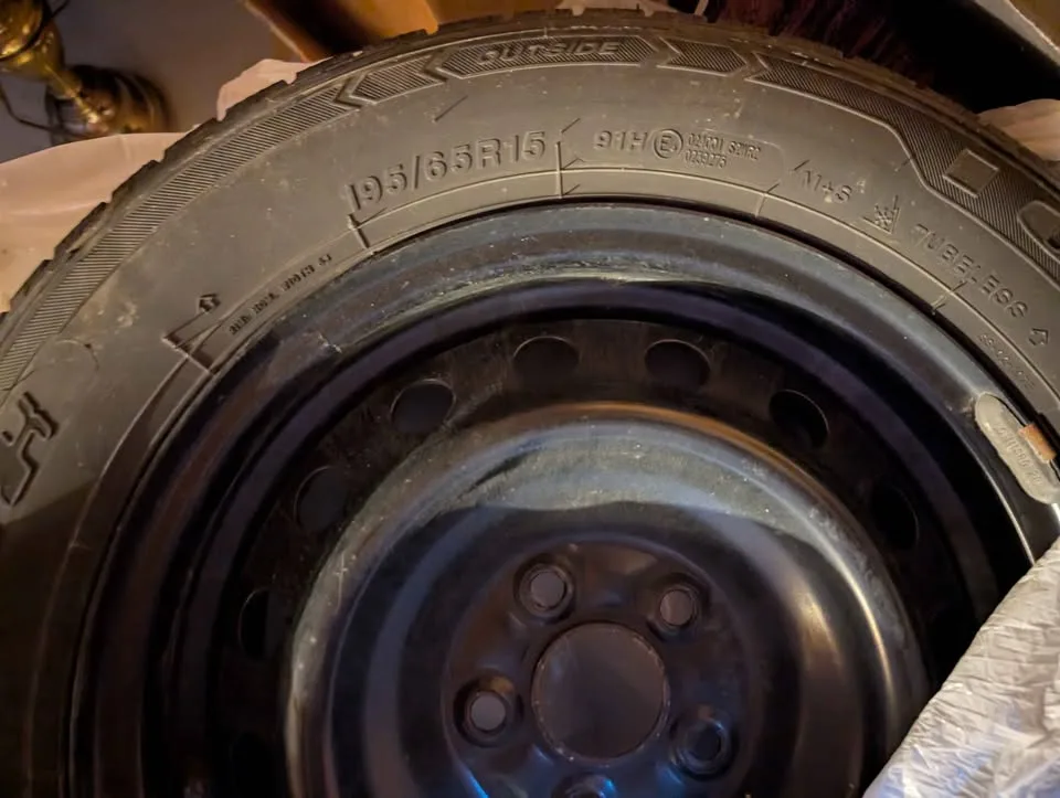 4 Winter tires with Rims image indicator(4)