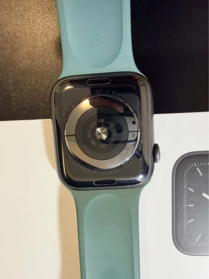 Apple watch Series 5 (44mm) image indicator(4)