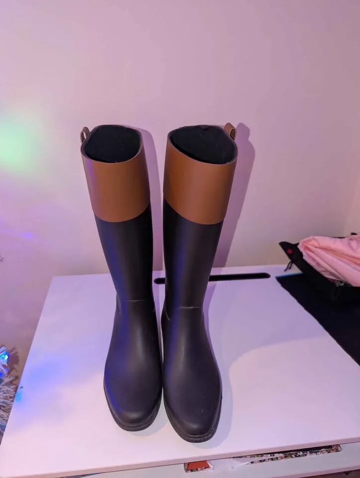 Ralph Lauren woman's rain boots size 9 image indicator(4)