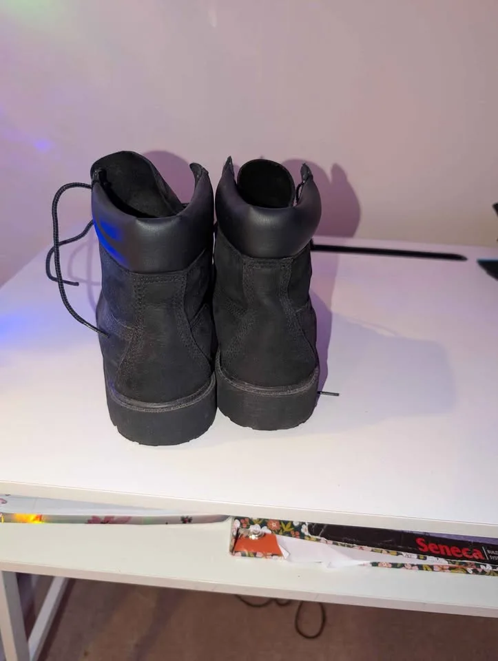 Timberland black boots Size youth 5 1/2 fits woman's 8 image indicator(2)