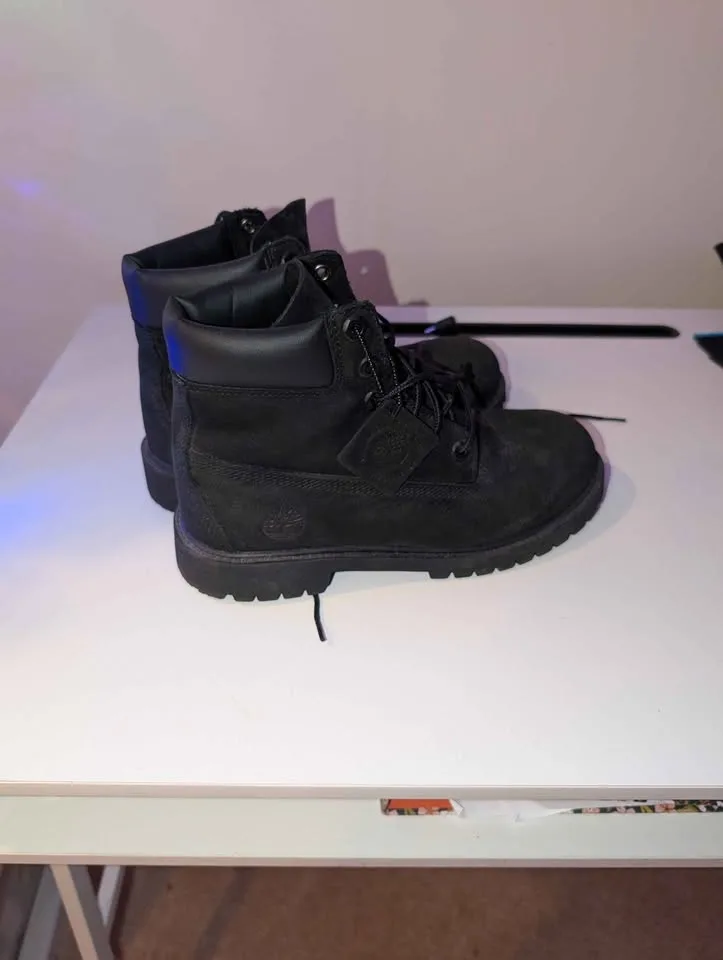 Timberland black boots Size youth 5 1/2 fits woman's 8 image indicator(4)