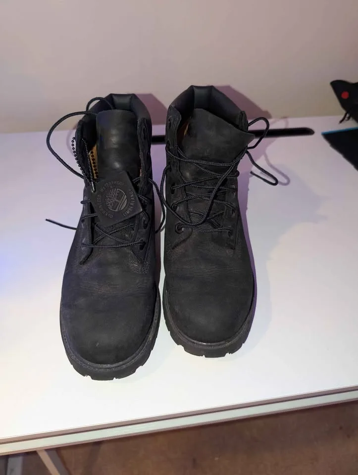 Timberland black boots Size youth 5 1/2 fits woman's 8 image indicator(5)