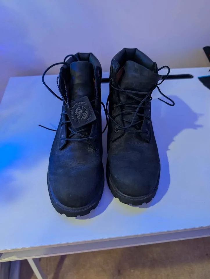 Timberland black boots Size youth 5 1/2 fits woman's 8 image indicator(6)