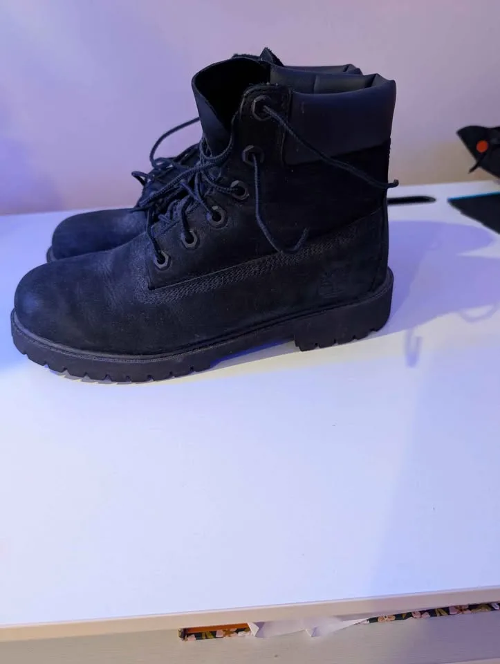 Timberland black boots Size youth 5 1/2 fits woman's 8 image indicator(7)