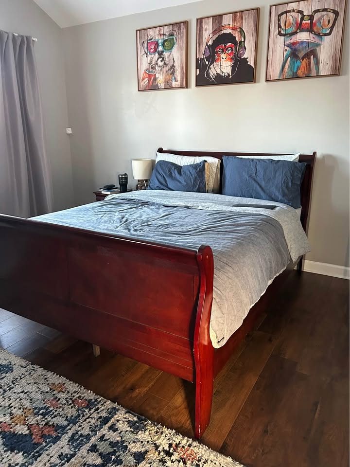 Queen 4 pc bedroom set - bed, dresser, mattress and side table - photo 2