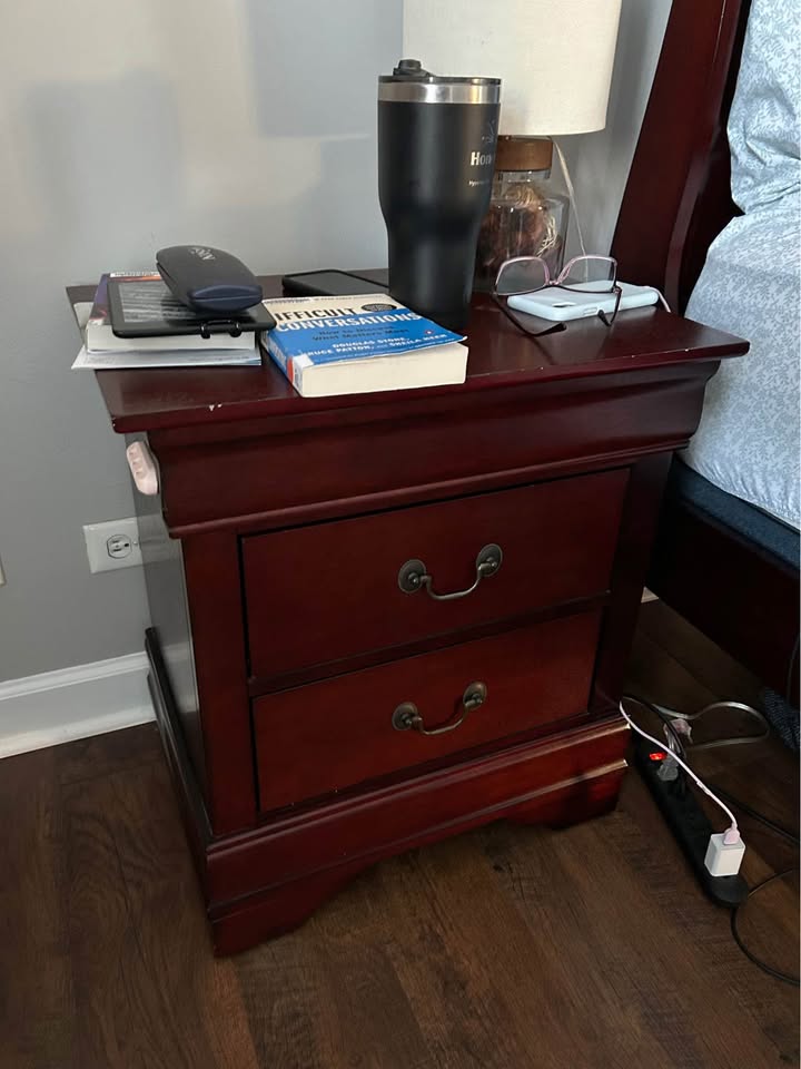 Queen 4 pc bedroom set - bed, dresser, mattress and side table - photo 4