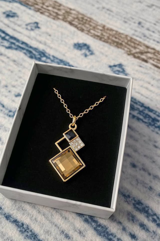 Elegant Modern Necklace With Box