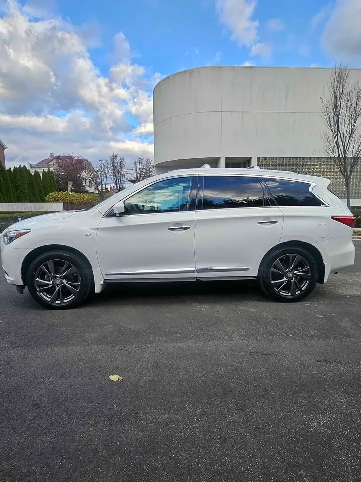 2014 Infiniti QX60 · LUXE Sport Utility 4D image indicator(2)