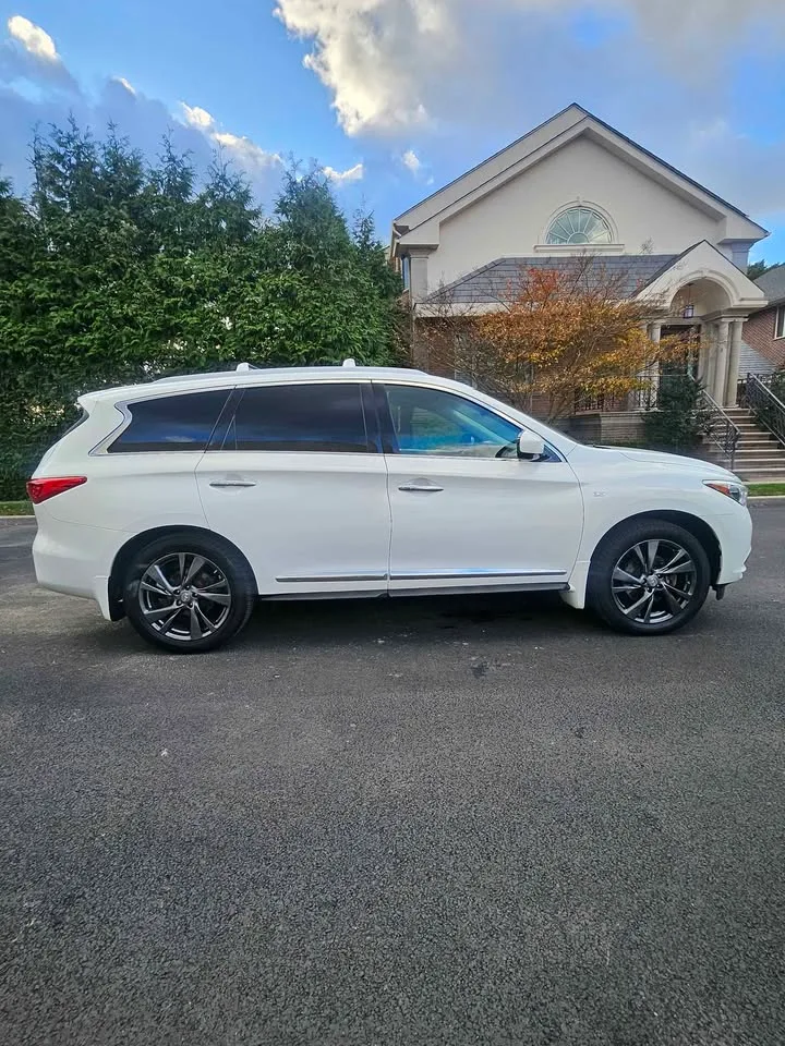 2014 Infiniti QX60 · LUXE Sport Utility 4D image indicator(6)