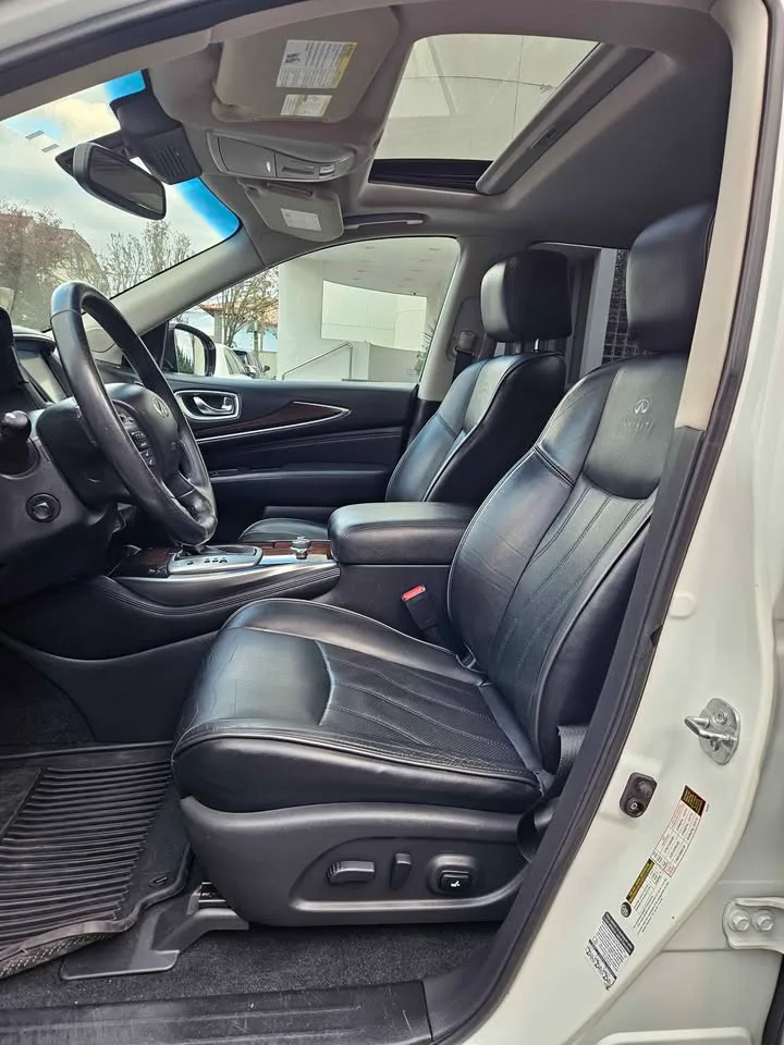 2014 Infiniti QX60 · LUXE Sport Utility 4D image indicator(8)