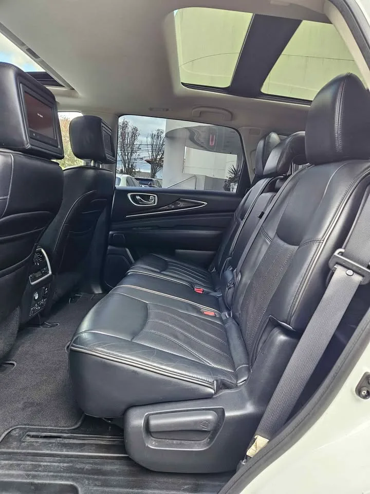 2014 Infiniti QX60 · LUXE Sport Utility 4D image indicator(9)