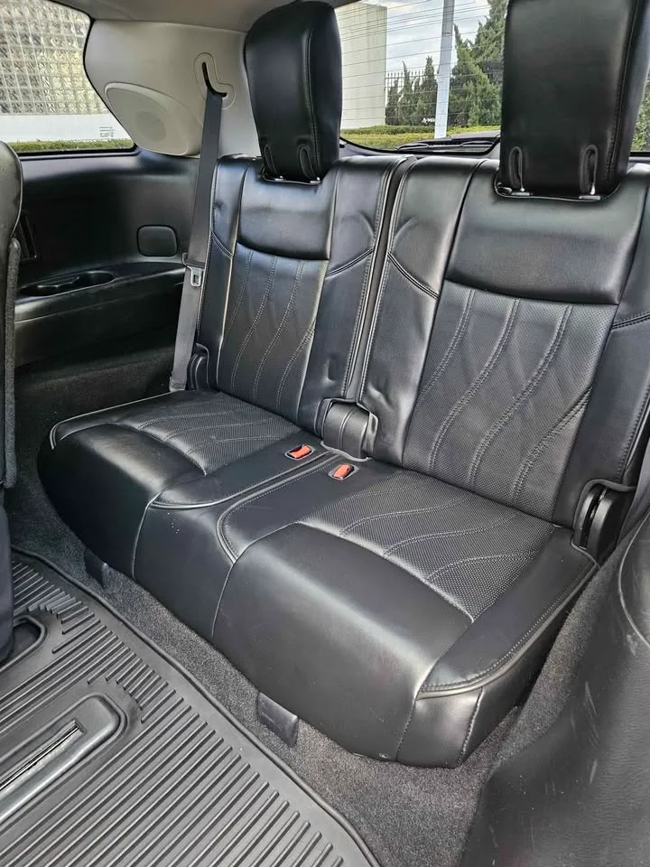 2014 Infiniti QX60 · LUXE Sport Utility 4D image indicator(10)