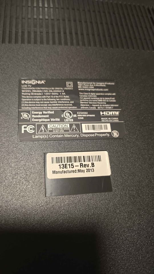 Insignia 39” LCD TV with Wall Mount – Heavy, Works Great - photo 3