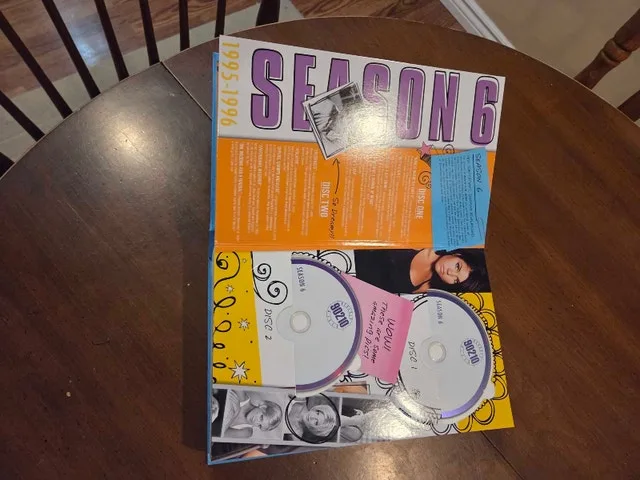 Beverly Hills 90210 DVD Yearbook complete series image indicator(5)