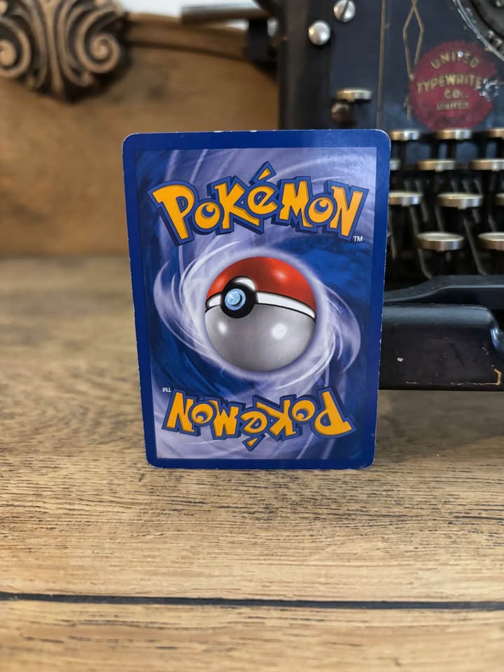 Pokémon TCG Pikachu Mysterious Treasures 94 - photo 2