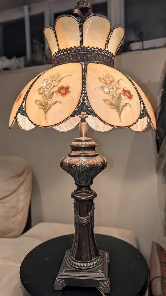 ✨Vintage Tiffany style Floral Statement Lamp image indicator(2)
