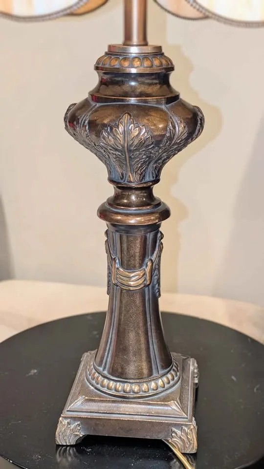 ✨Vintage Tiffany style Floral Statement Lamp image indicator(7)