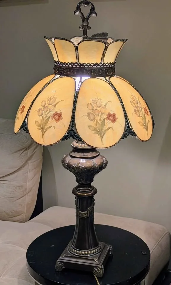 ✨Vintage Tiffany style Floral Statement Lamp image indicator(8)