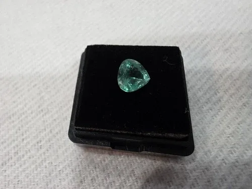 Colombian Heart Emerald Gemstone image indicator(7)
