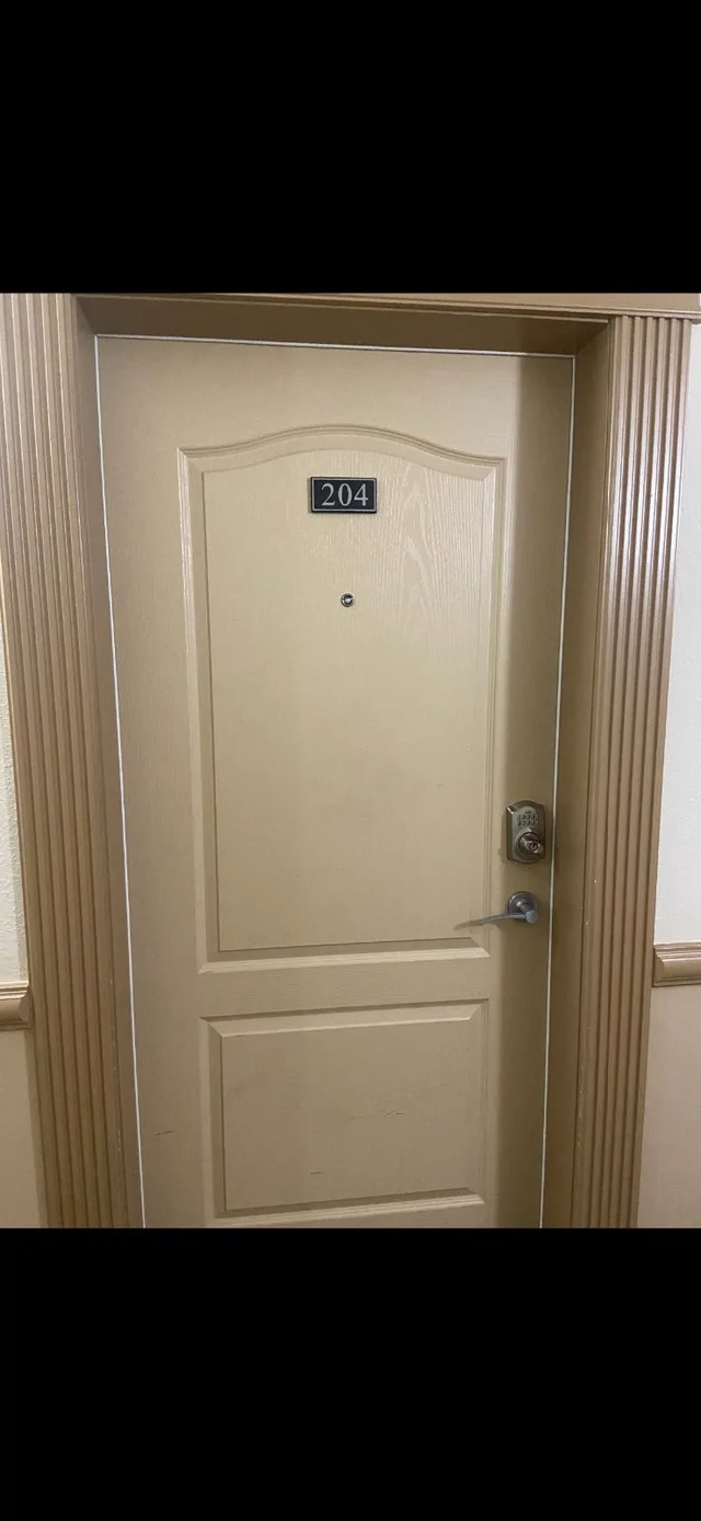 1 bedroom + den condo for sale or rent