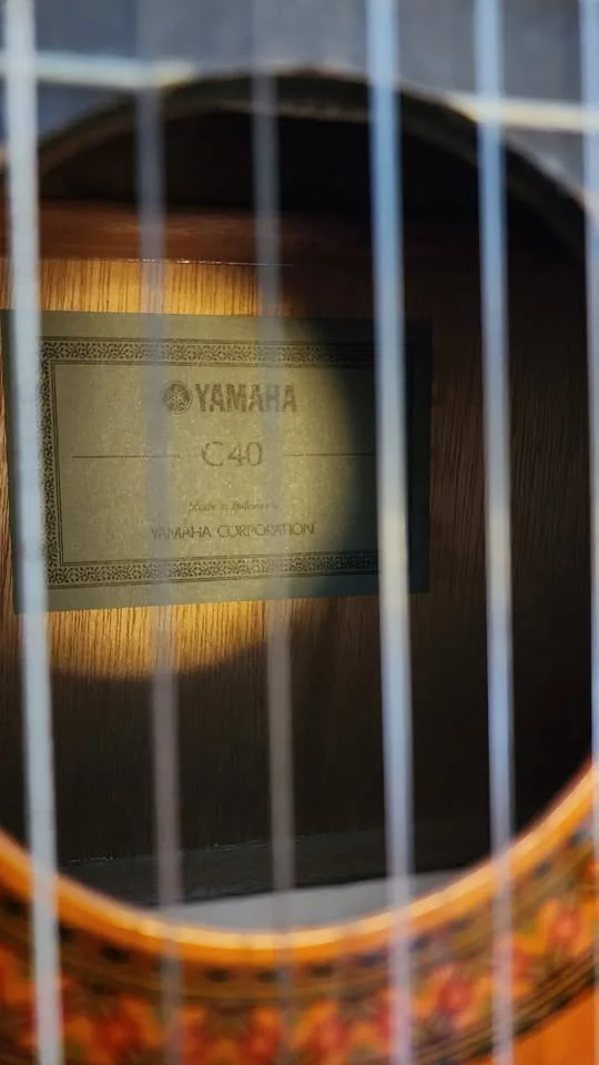 Acoustic Guitar Yamaha C40 image indicator(3)