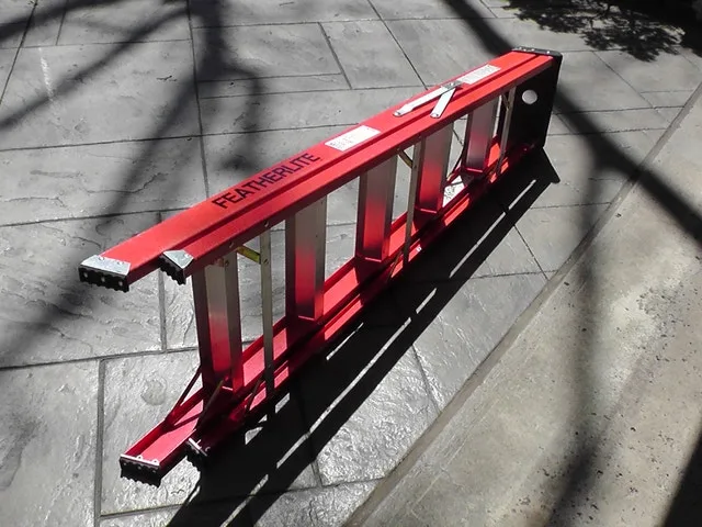 6-foot fiberglass step ladder image indicator(5)