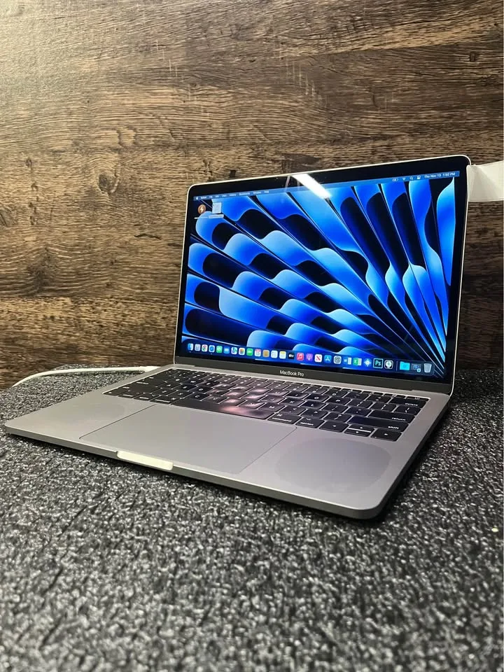 13” MacBook Pro 8GB 256SSD image indicator(2)