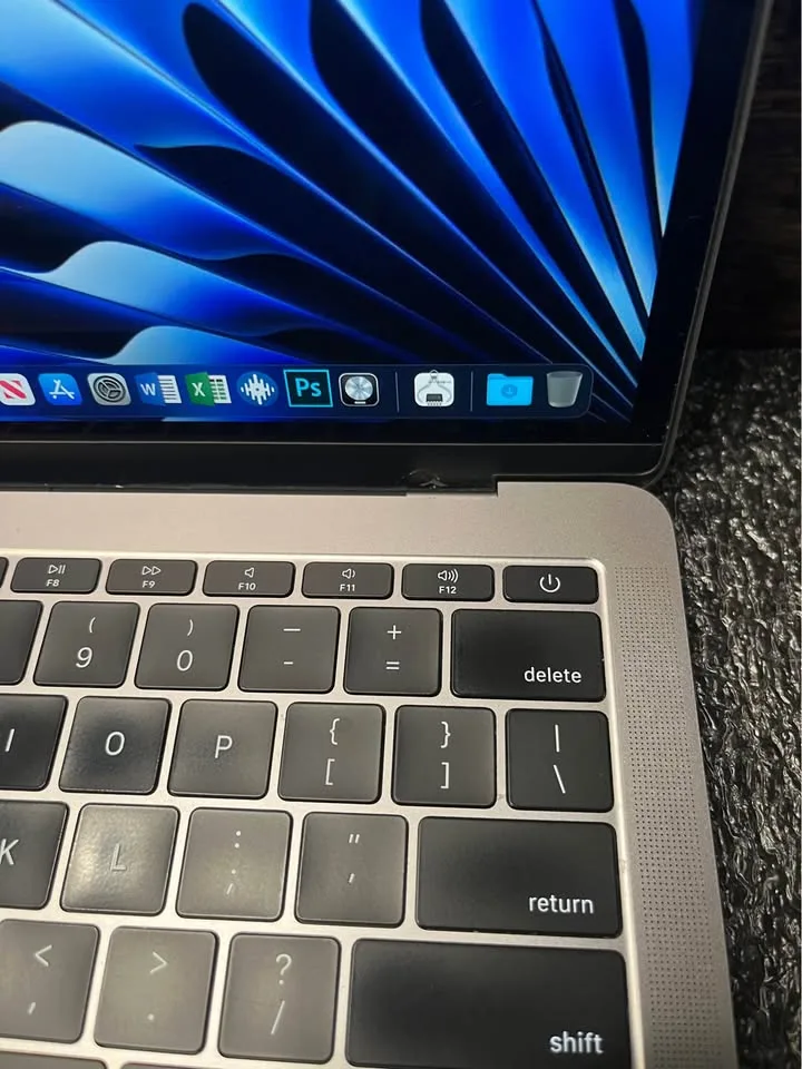 13” MacBook Pro 8GB 256SSD image indicator(6)