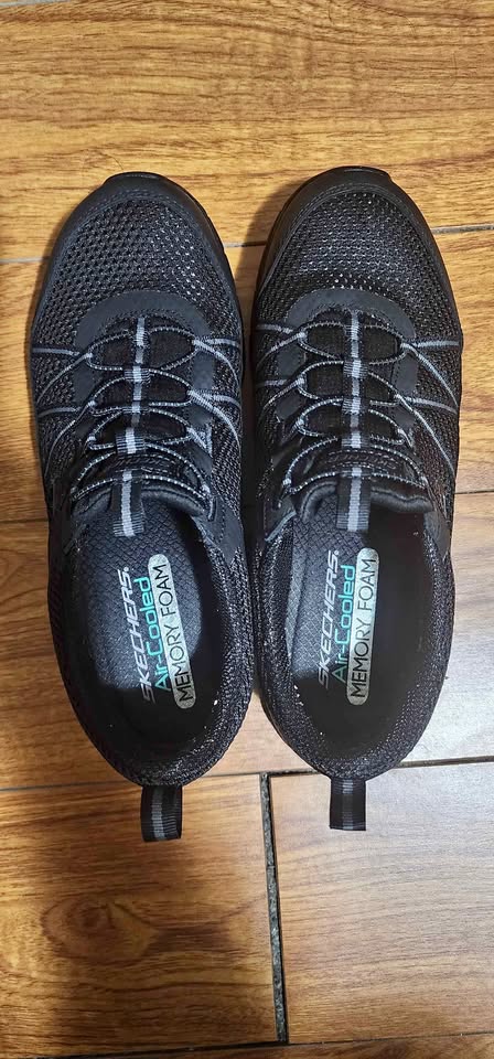 Women's Skechers GRATIS SPORT - Size 7.5 (New)
