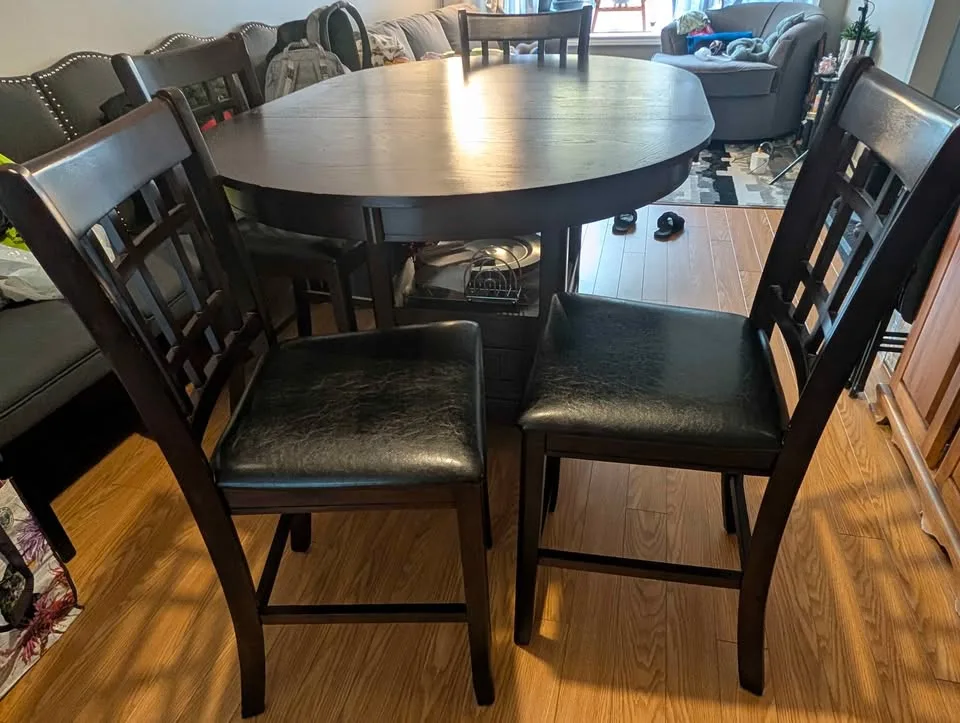 Dining or Kitchen Table & 4 Chairs image indicator(3)