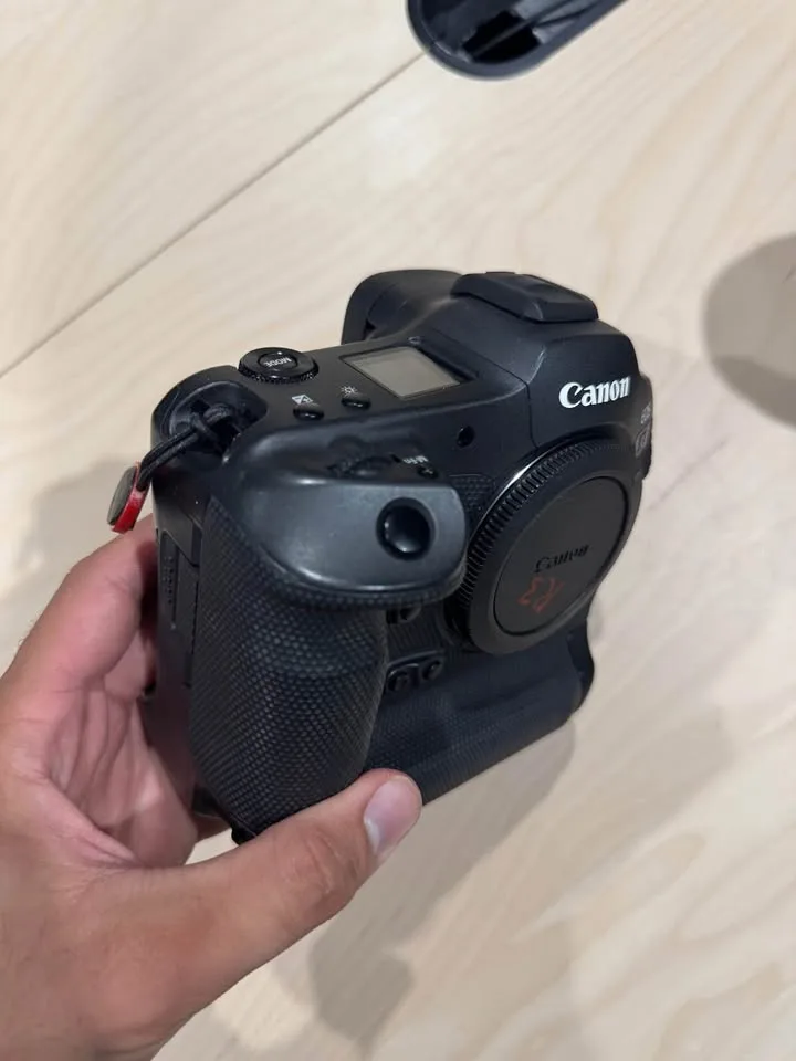 Canon EOS R3 Mirrorless Camera Body - Low Shutter Count image indicator(2)