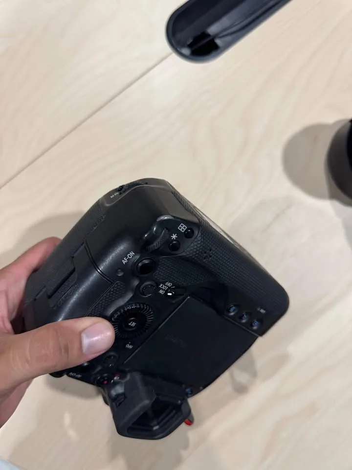 Canon EOS R3 Mirrorless Camera Body - Low Shutter Count image indicator(7)