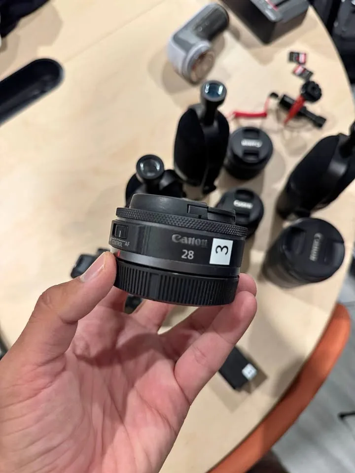 Canon RF 28mm f/2.8 STM – Like New