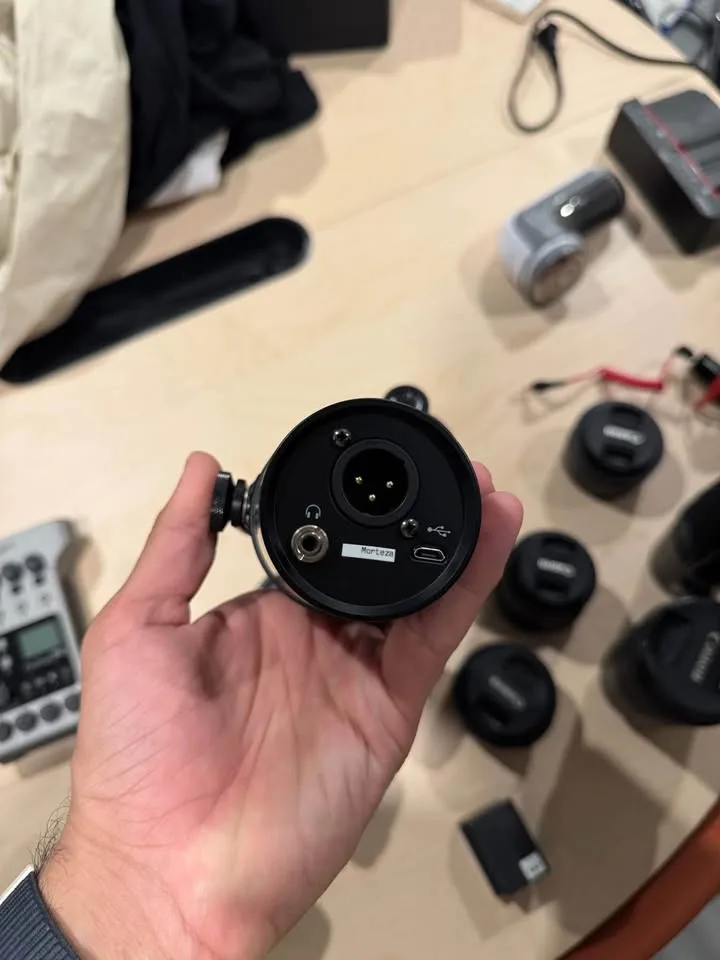 Shure MV7 Podcast Microphone (USB/XLR) – Like New! image indicator(2)