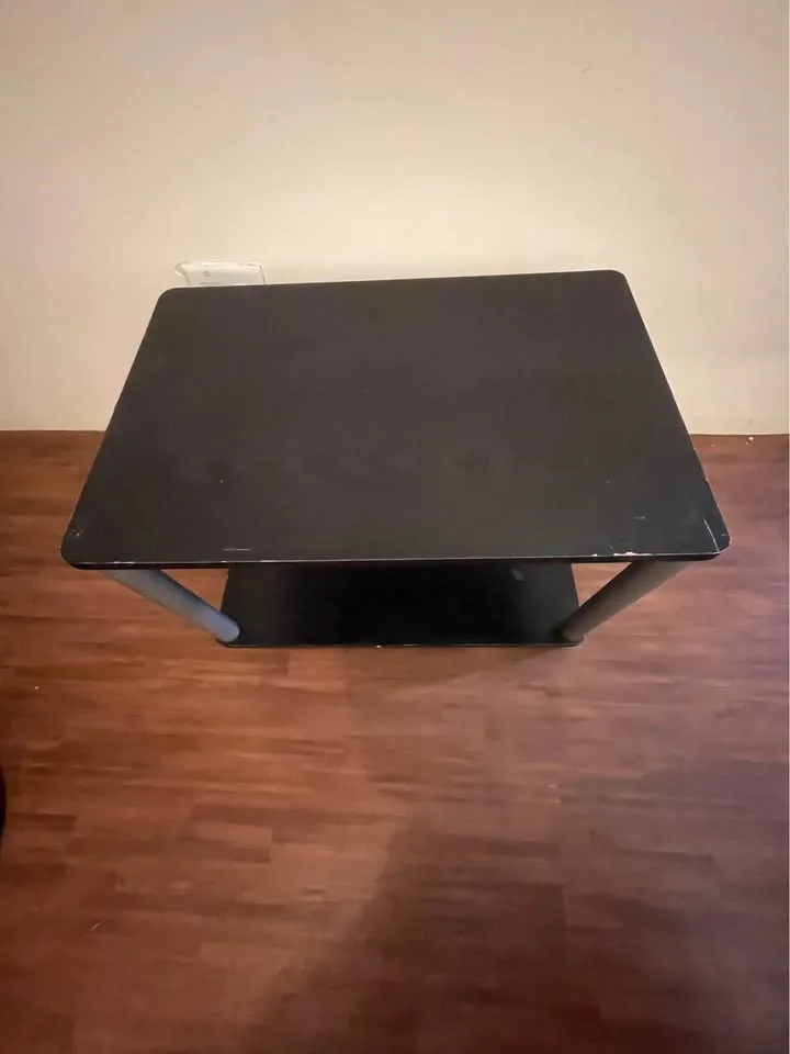 🪵 Small Black Table – Sturdy & Practical image indicator(2)