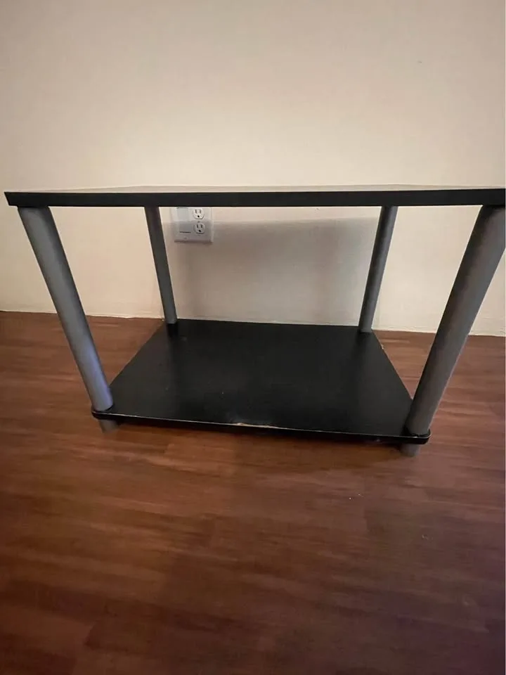 🪵 Small Black Table – Sturdy & Practical image indicator(4)