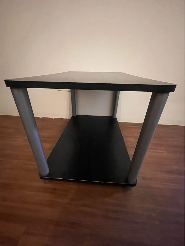 🪵 Small Black Table – Sturdy & Practical image indicator(5)
