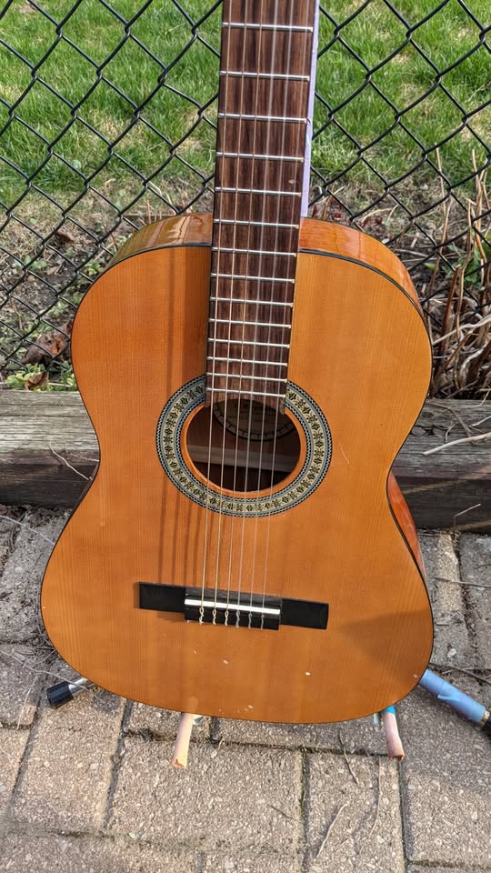 $170 J. Reynolds 3/4 Classical Guitar - photo 3