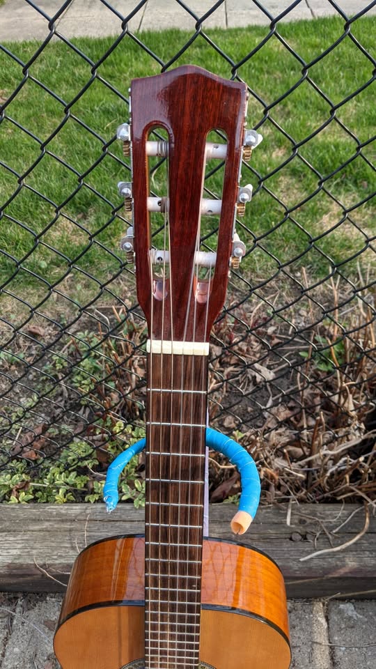 $170 J. Reynolds 3/4 Classical Guitar - photo 4