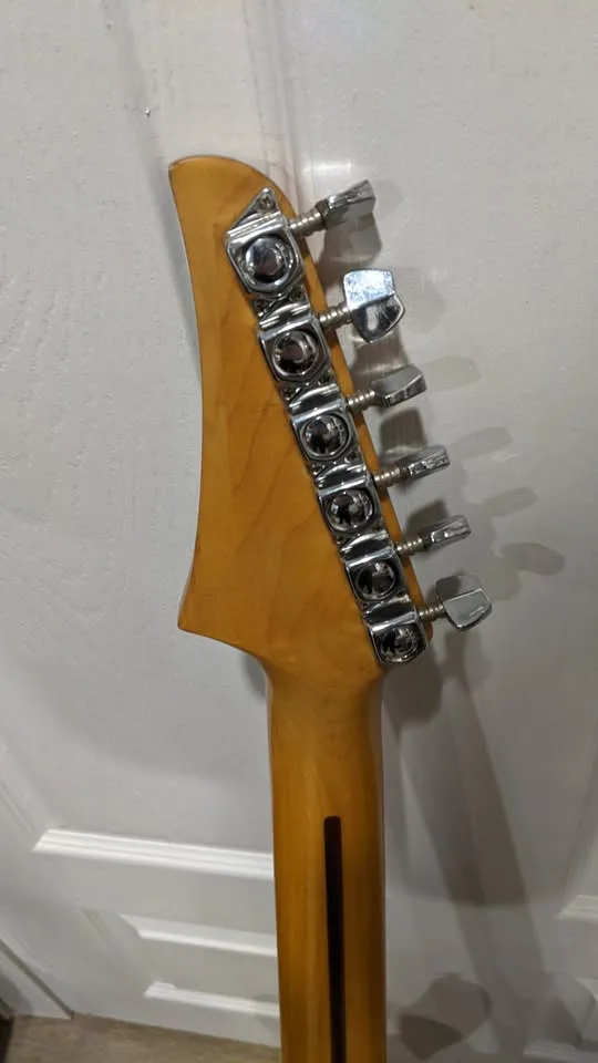 $220 Lyon Stratocaster Electric Guitar - Sunburst image indicator(5)