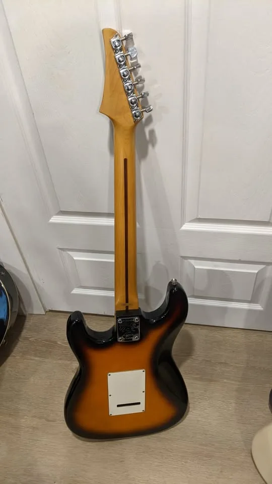 $220 Lyon Stratocaster Electric Guitar - Sunburst image indicator(6)