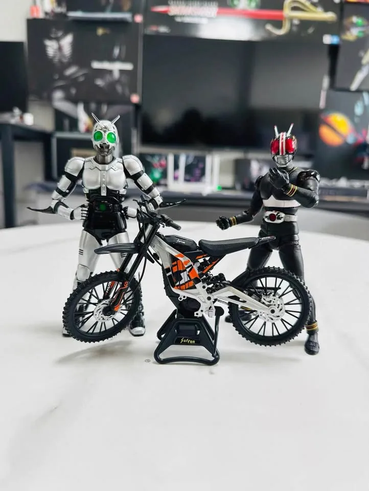 Sur-Ron 1:12 Licensed die-cast Model Kit (collectors item) image indicator(2)