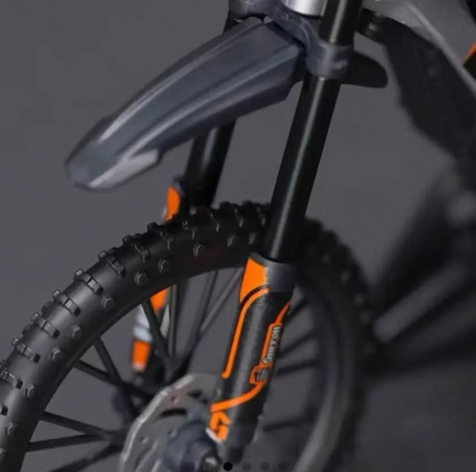 Sur-Ron 1:12 Licensed die-cast Model Kit (collectors item) image indicator(3)