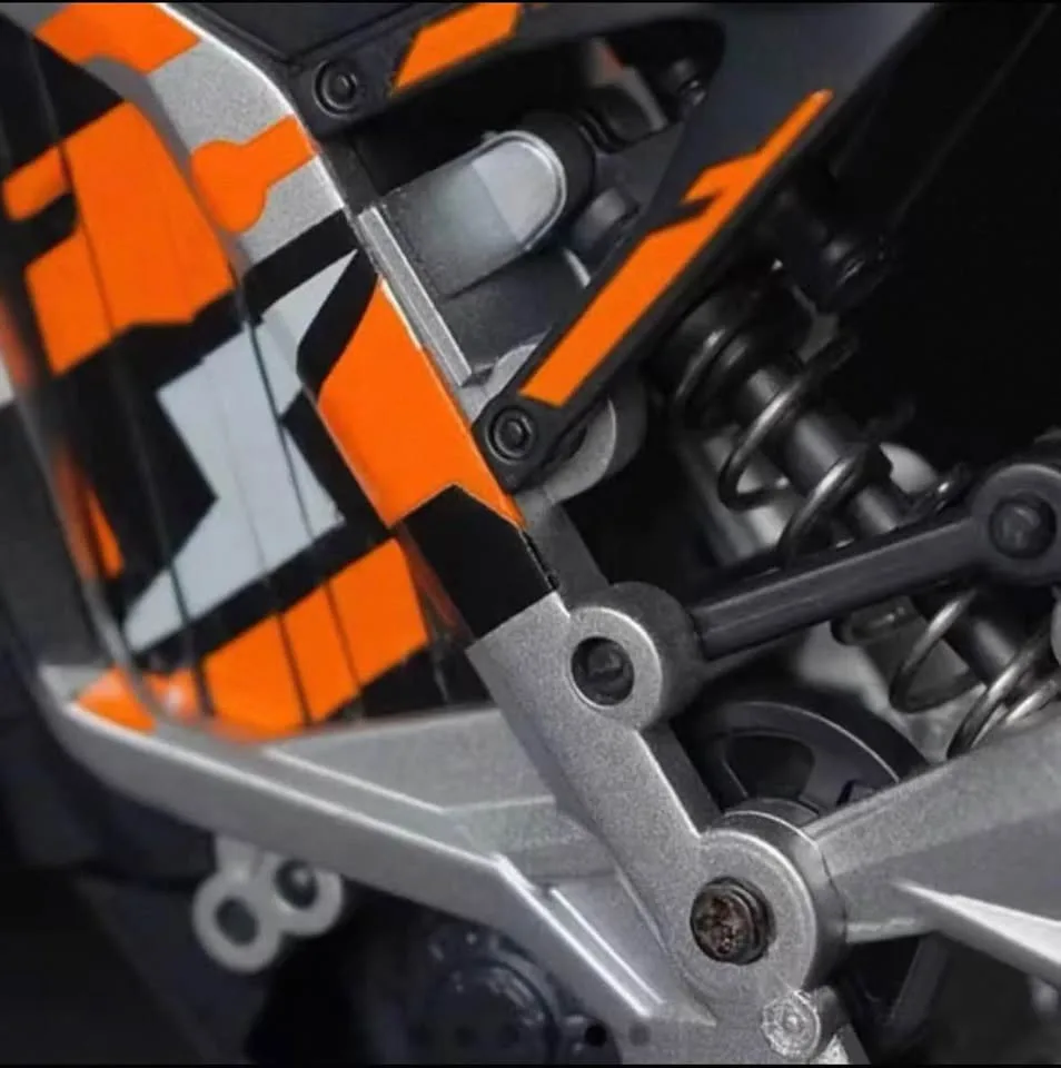 Sur-Ron 1:12 Licensed die-cast Model Kit (collectors item) image indicator(4)