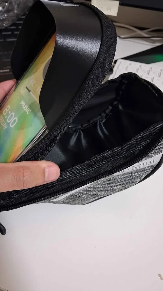 🚴 Waterproof Bike Phone Mount Bag with Touchscreen Cover image indicator(9)