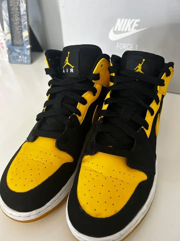 Jordan 1 Retro Mid “New Love” image indicator(2)