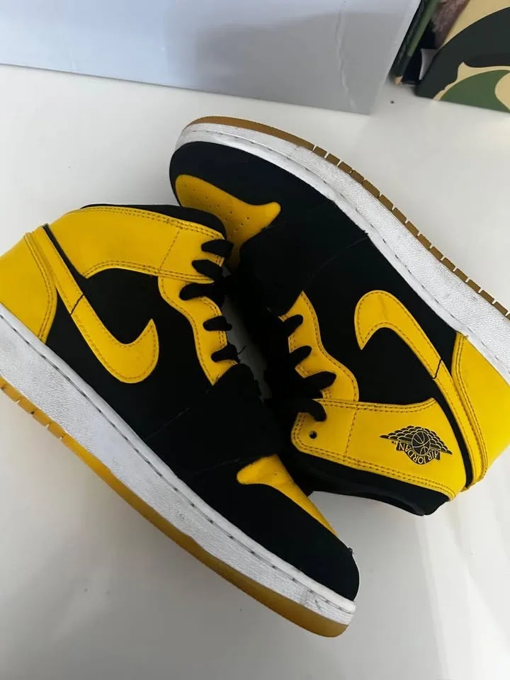 Jordan 1 Retro Mid “New Love” image indicator(3)