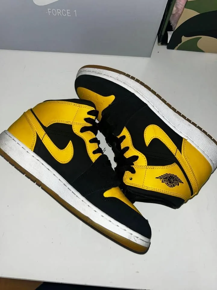 Jordan 1 Retro Mid “New Love” image indicator(4)